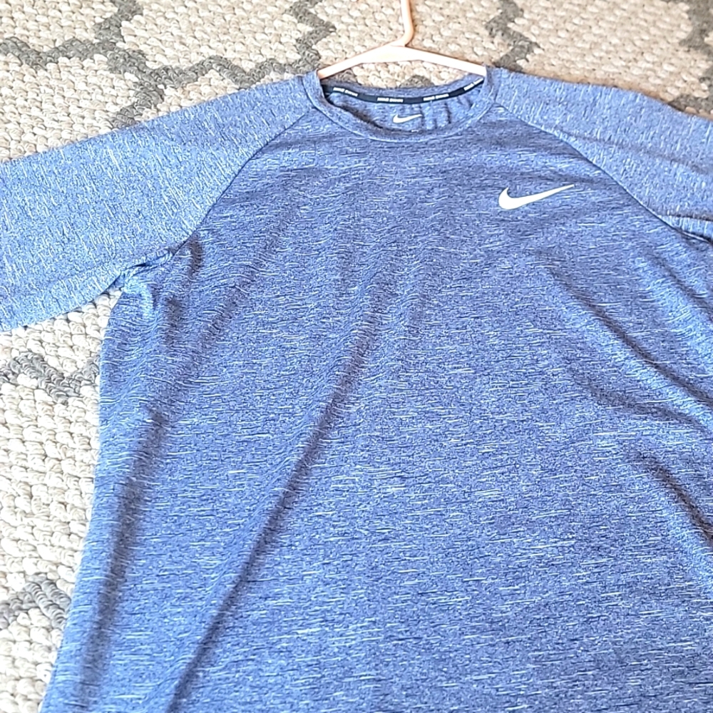 Mens size M nike drifit shirt